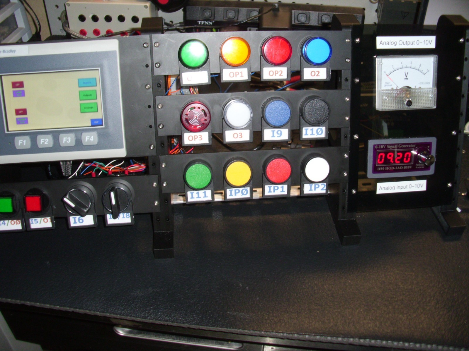 AnalogAllen-Bradley Micro820 Programmable CCW PLC Trainer Kit with Panelview 800