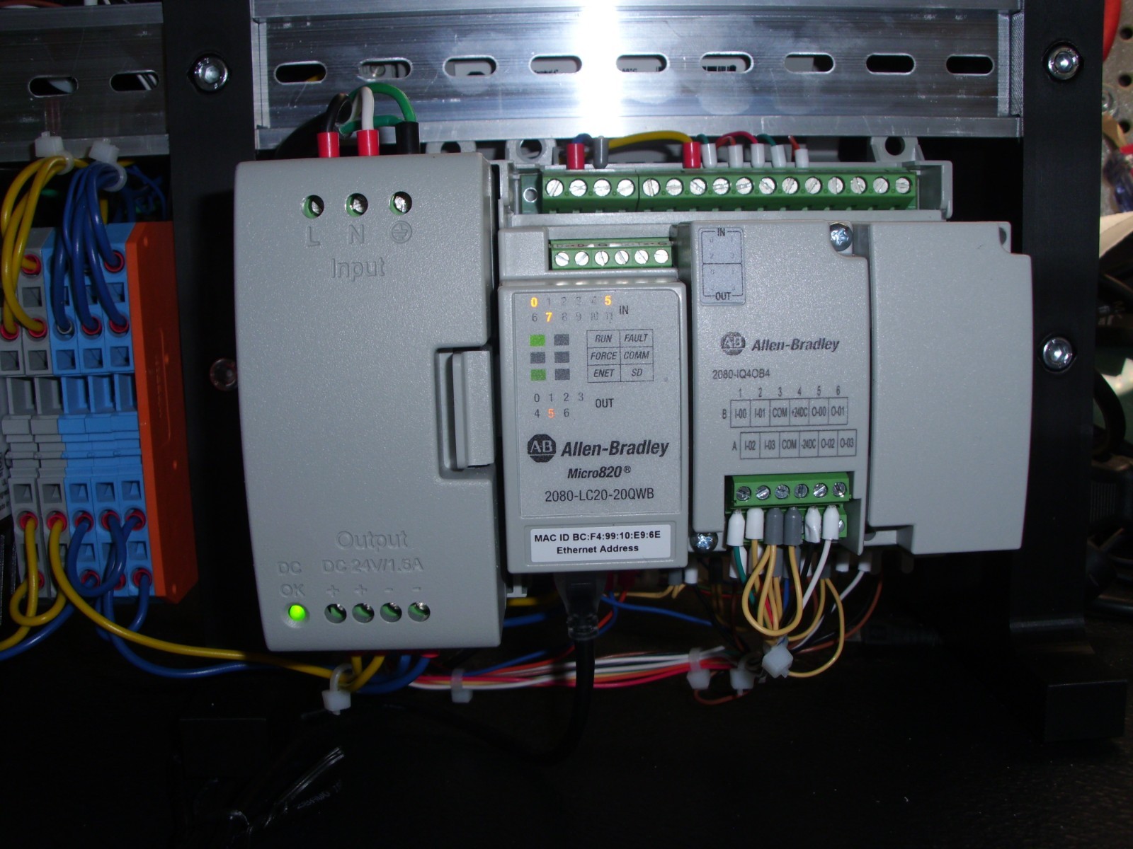 AnalogAllen-Bradley Micro820 Programmable CCW PLC Trainer Kit with Panelview 800
