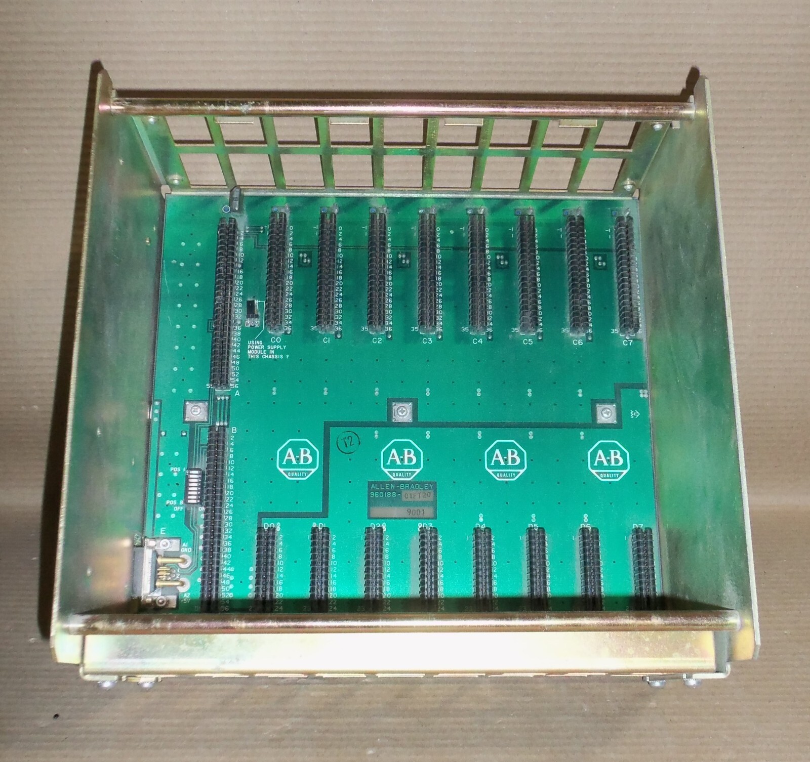 ALLEN BRADLEY 1771-A2B 8 SLOT I/O CHASSIS WITH CIRCUIT BOARD 960188-01FT20 9001