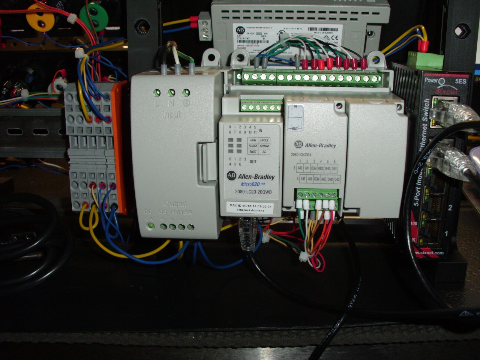 AnalogAllen-Bradley Micro820 Programmable CCW PLC Trainer Kit with Panelview 800
