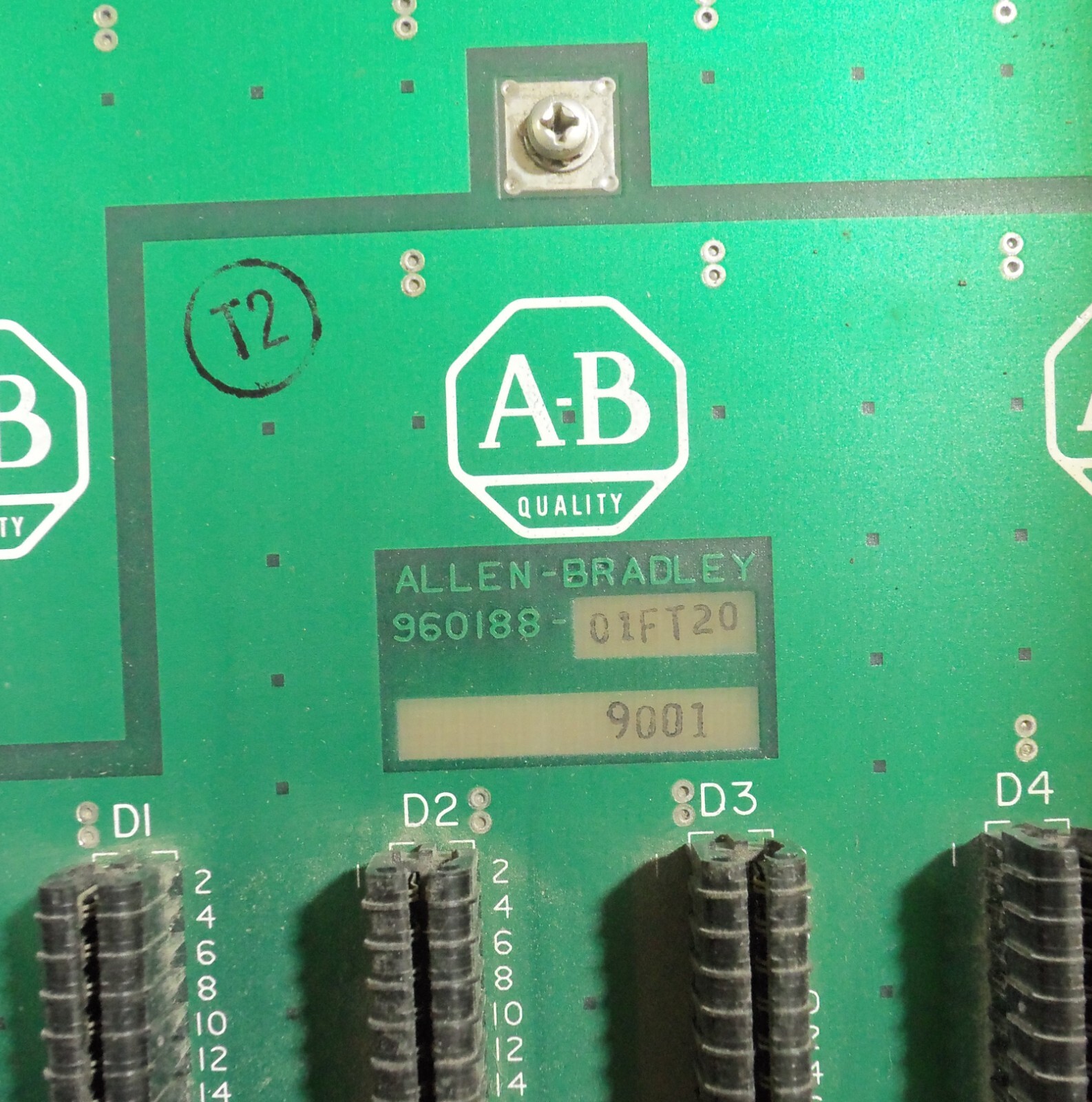 ALLEN BRADLEY 1771-A2B 8 SLOT I/O CHASSIS WITH CIRCUIT BOARD 960188-01FT20 9001