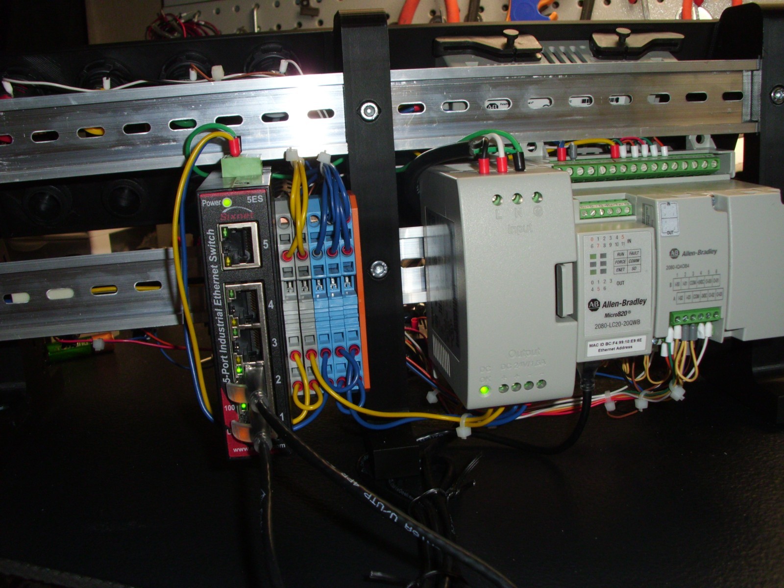 AnalogAllen-Bradley Micro820 Programmable CCW PLC Trainer Kit with Panelview 800