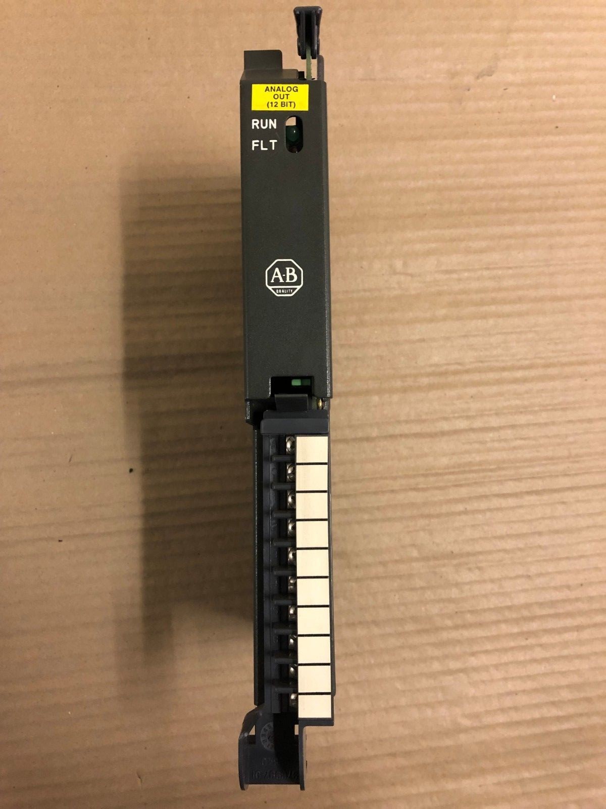 ALLEN BRADLEY 1771-OFE2 B ANALOG OUTPUT MODULE 12 BIT CURRENT OUTPUTS KMGM
