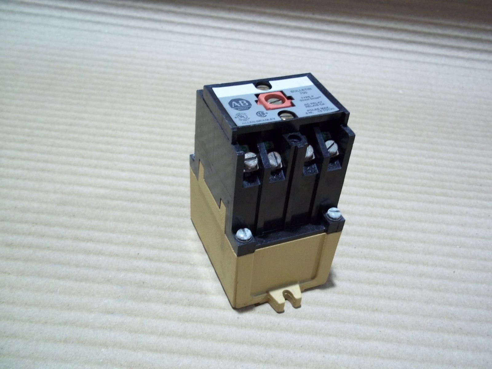 Allen Bradley 700-P400A1 Series B AC Relay 10 Amp 600Volt 700P400A1