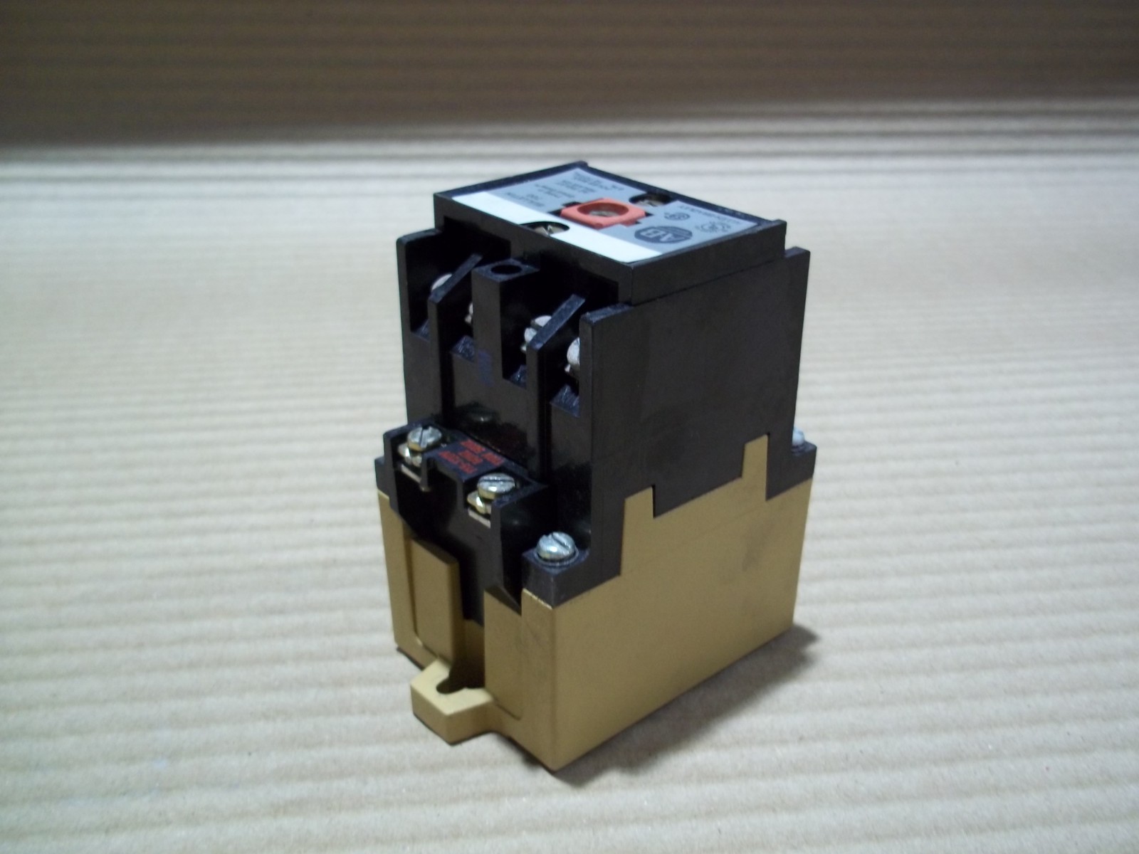 Allen Bradley 700-P400A1 Series B AC Relay 10 Amp 600Volt 700P400A1